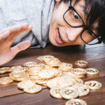 副業が禁止されている会社でも投資だけは許されているって本当?