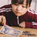 お給料が手渡しであれば副業してもバレない?確定申告も必要ない?